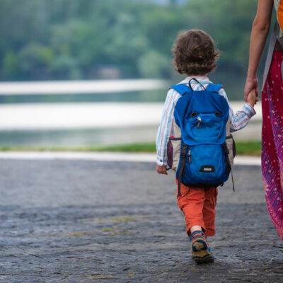 4 factors to consider while choosing a backpack for your child