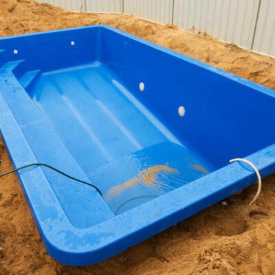 How to maintain fiberglass pools