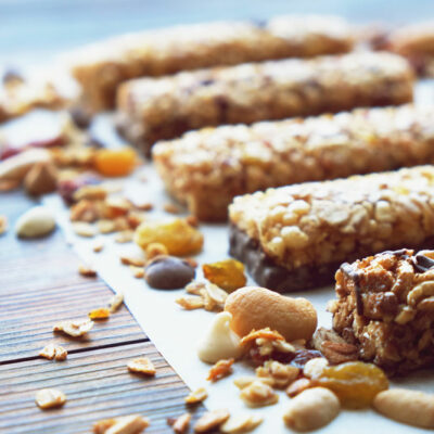 Reasons why you should snack on healthy bars