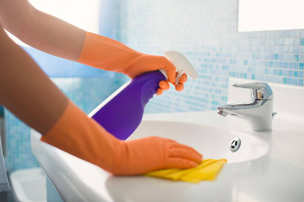 Tips to effectively clean your bathroom