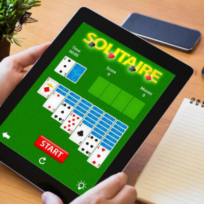 What are different ways of playing Solitaire?