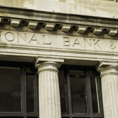 What&#8217;s The Difference Between Banks And Financial Institutions?