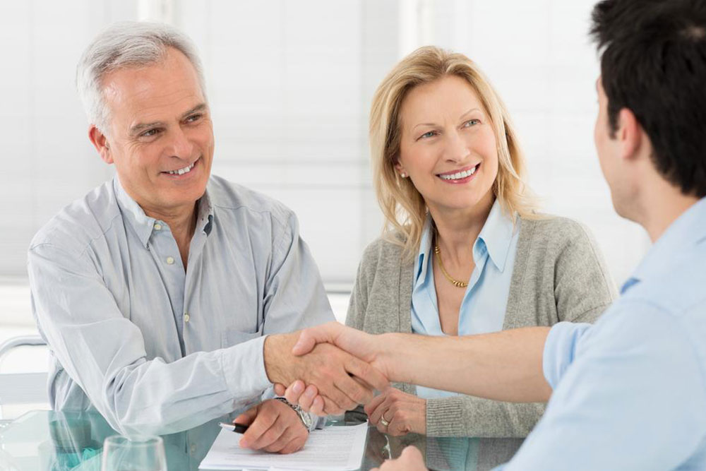 Pros and cons of the services of financial advisors