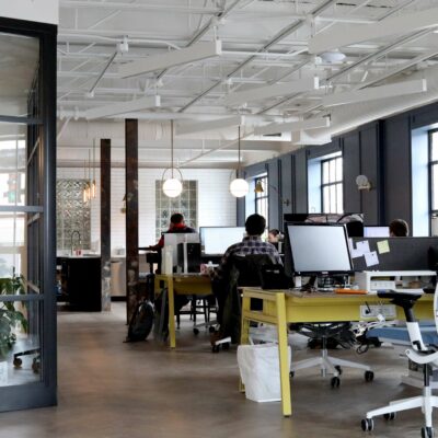 The Different Types of Management Teams in a Warehouse