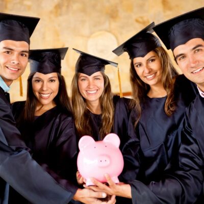 Top 8 Grants And Scholarships For College That You Should Know About