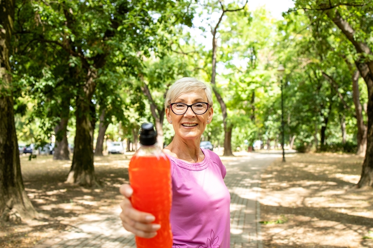 Electrolyte Drinks for Seniors: Essential Hydration for Aged Health